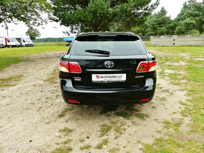 Toyota Avensis T27 9
