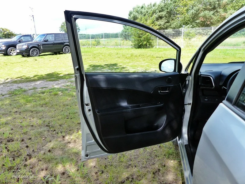 Toyota Verso-S 19