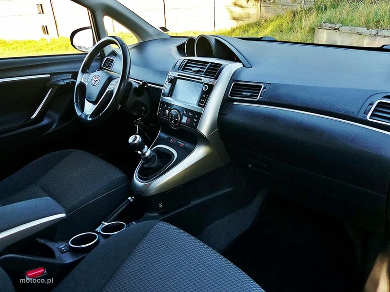 Toyota Verso 25