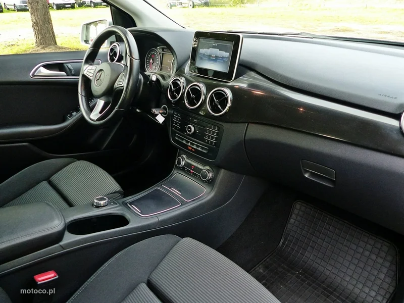 Mercedes-Benz Klasa B W246 B 180 23