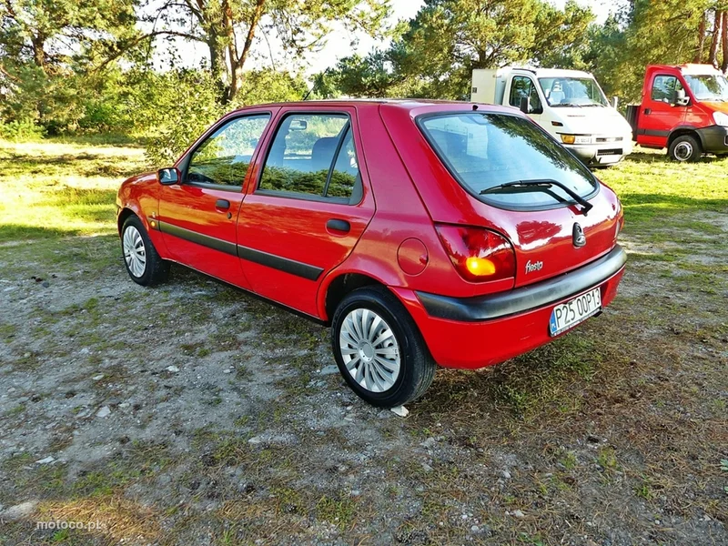 Ford Fiesta V 12