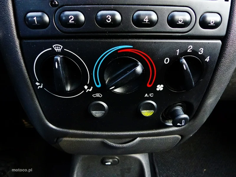 Ford Fiesta V 35