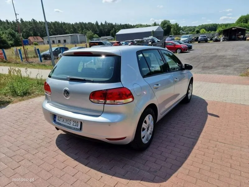 Volkswagen Golf VI 9
