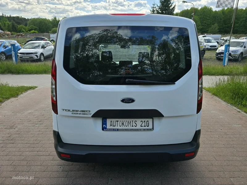 Ford Tourneo Connect 8