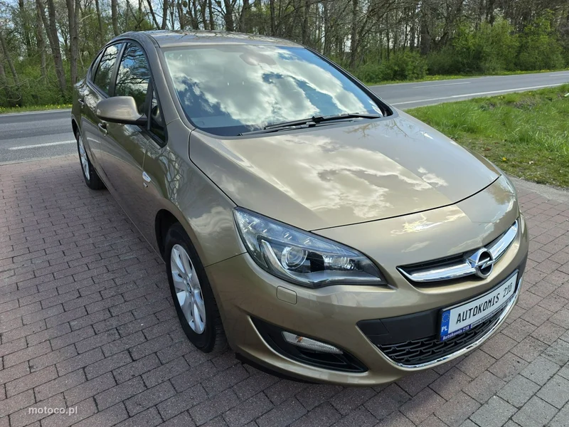 Opel Astra J 11