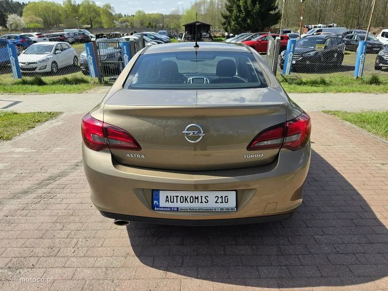Opel Astra J 6