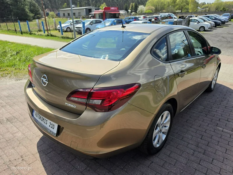 Opel Astra J 8