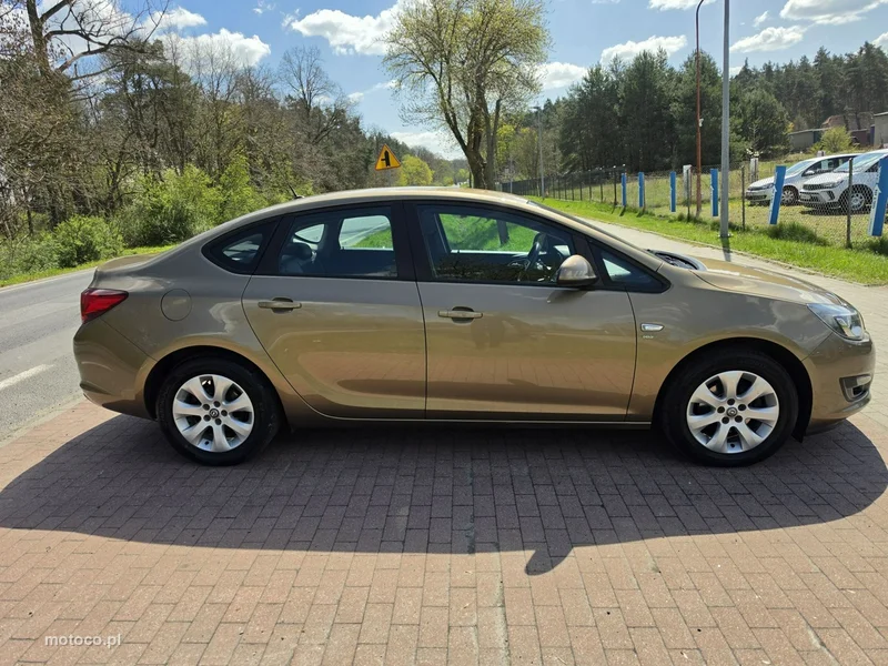 Opel Astra J 9