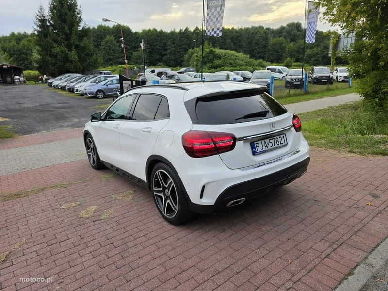Mercedes-Benz GLA X156 GLA 220 4