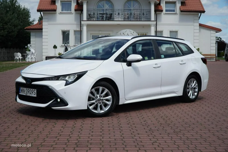 Toyota Corolla E210 13