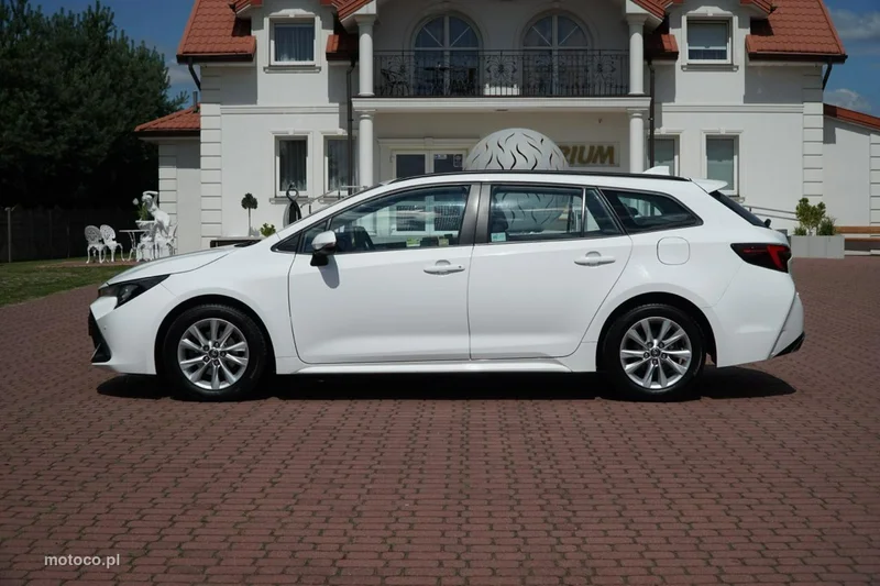Toyota Corolla E210 14