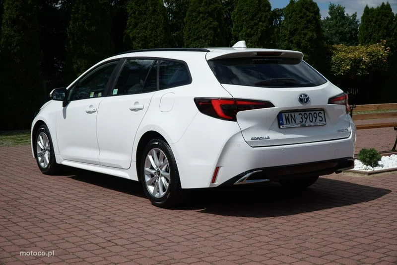 Toyota Corolla E210 16