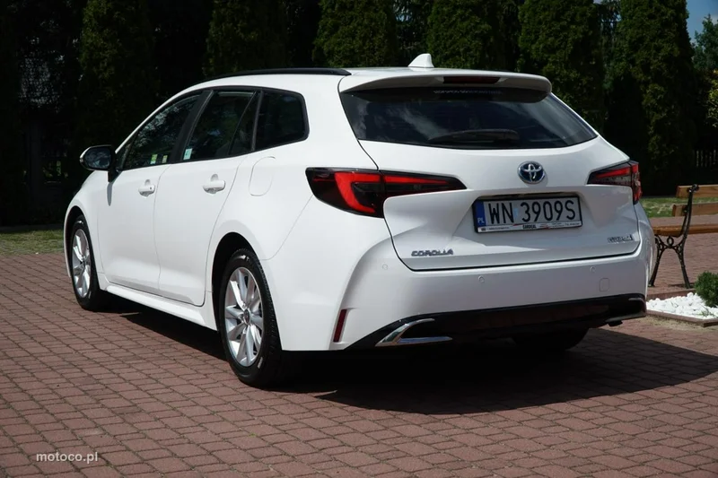 Toyota Corolla E210 3