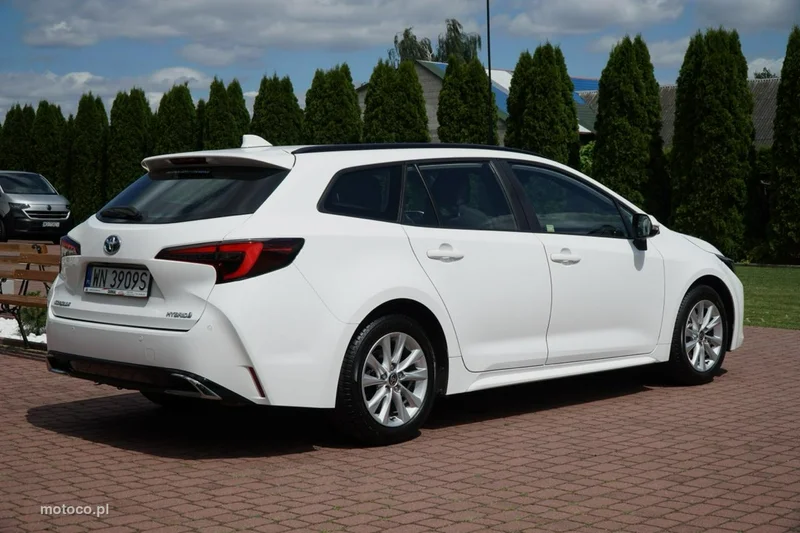 Toyota Corolla E210 21