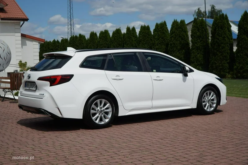 Toyota Corolla E210 22