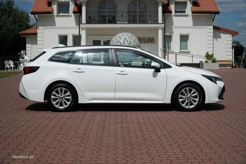 Toyota Corolla E210 5