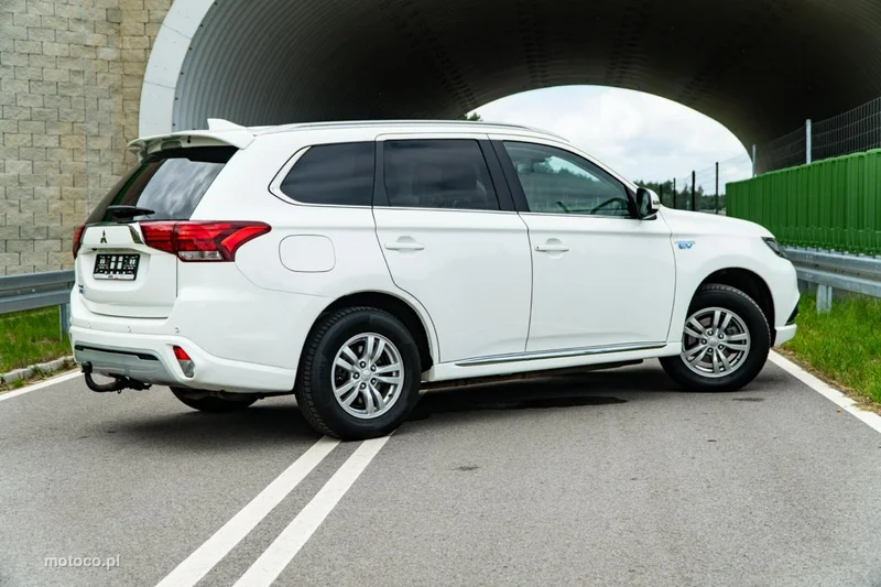 Mitsubishi Outlander 23