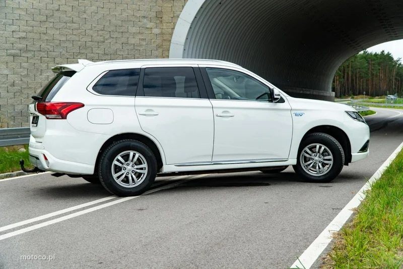 Mitsubishi Outlander 24