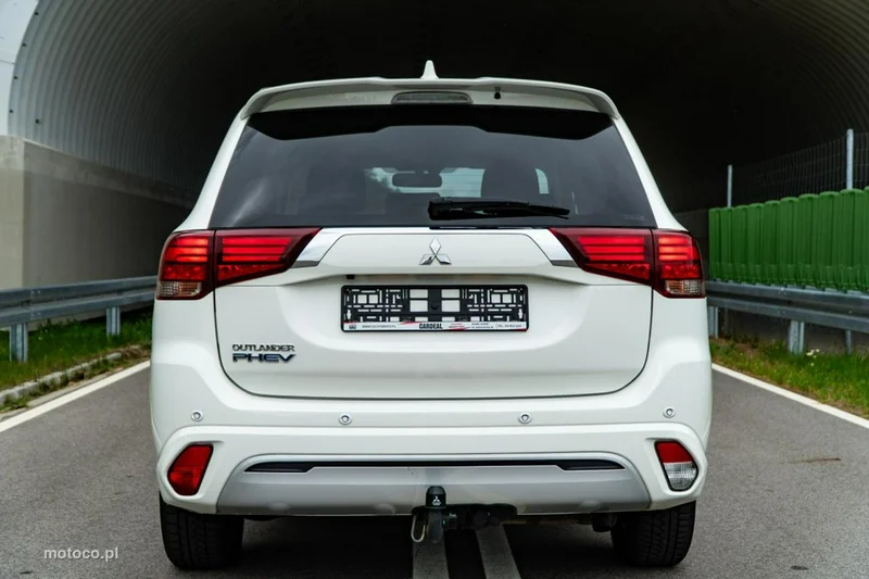 Mitsubishi Outlander 4