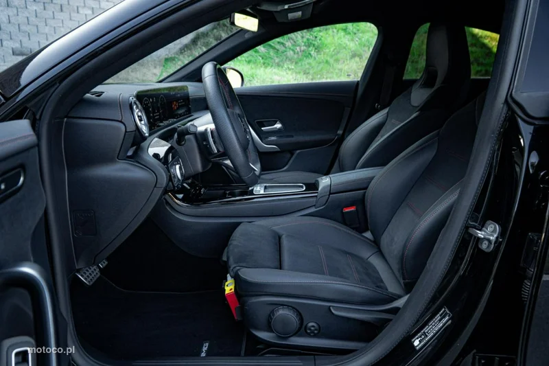 Mercedes-Benz CLA C118 200 9