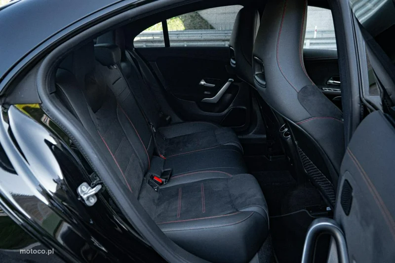 Mercedes-Benz CLA C118 200 10
