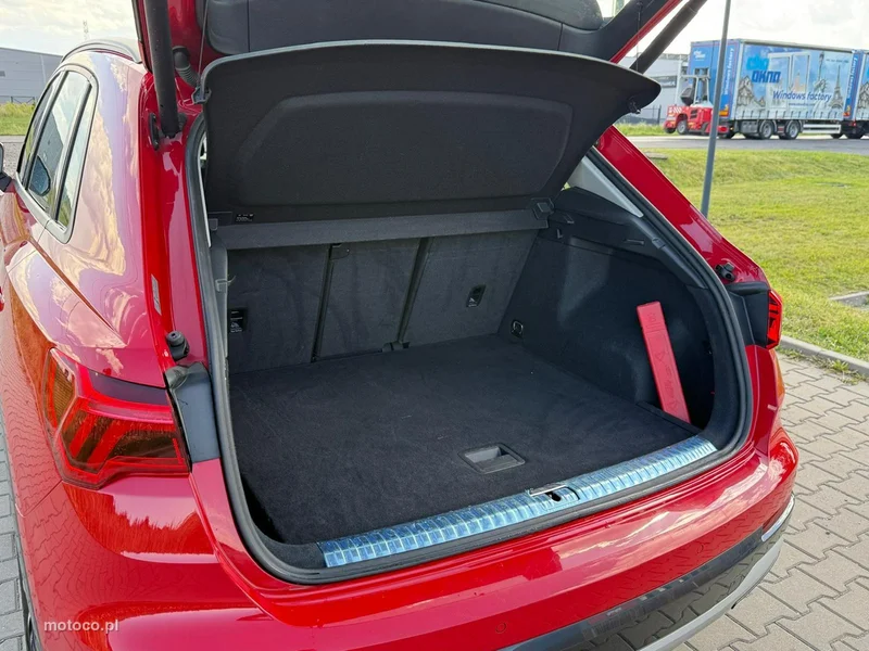 Audi Q3 F3 16