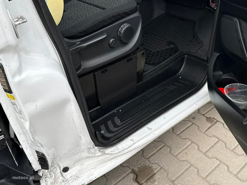 Mercedes-Benz Vito 12