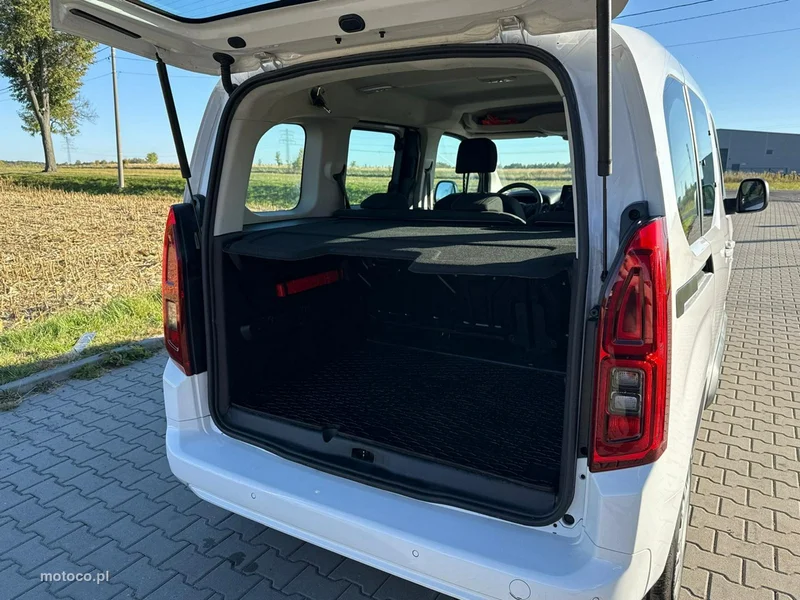 Opel Combo E 16