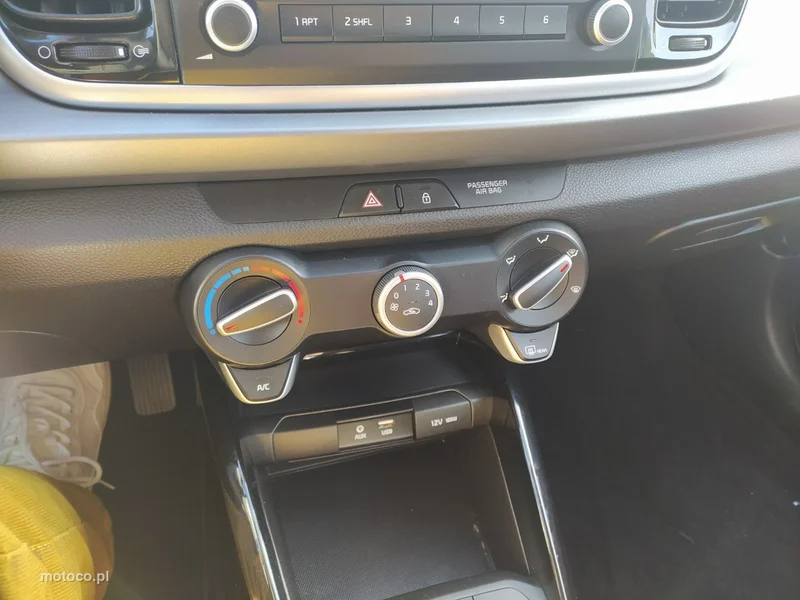 Kia Rio 8