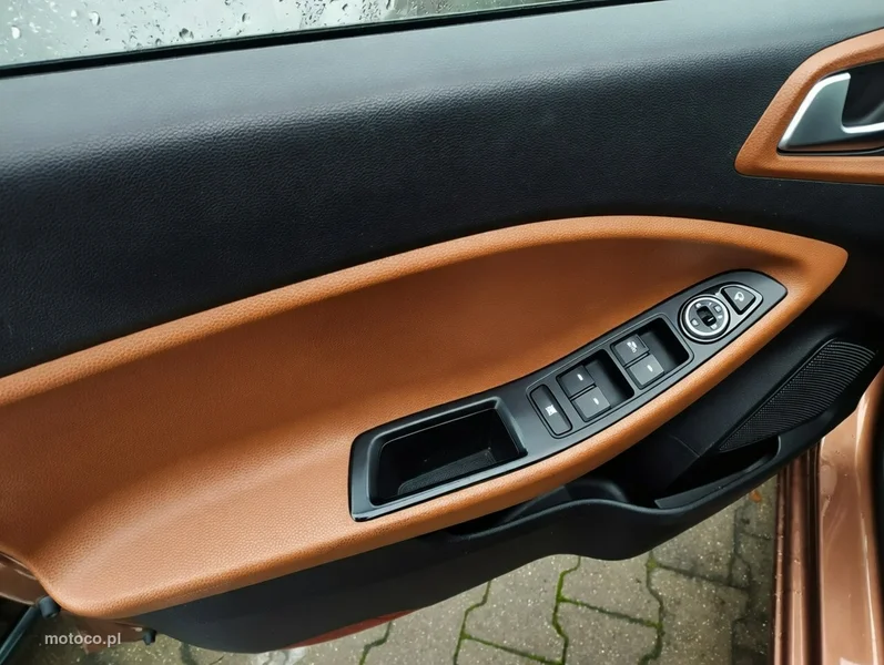 Hyundai i20 6