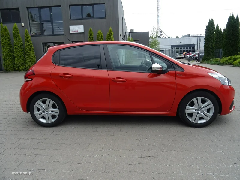 Peugeot 208 5