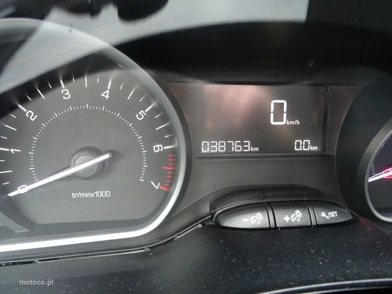 Peugeot 208 10