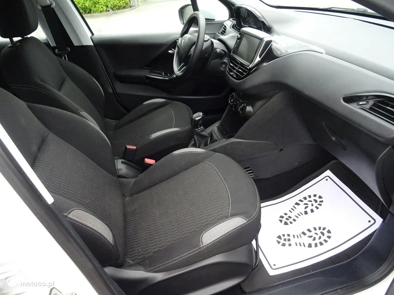 Peugeot 208 12