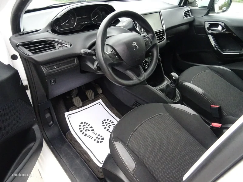Peugeot 208 10