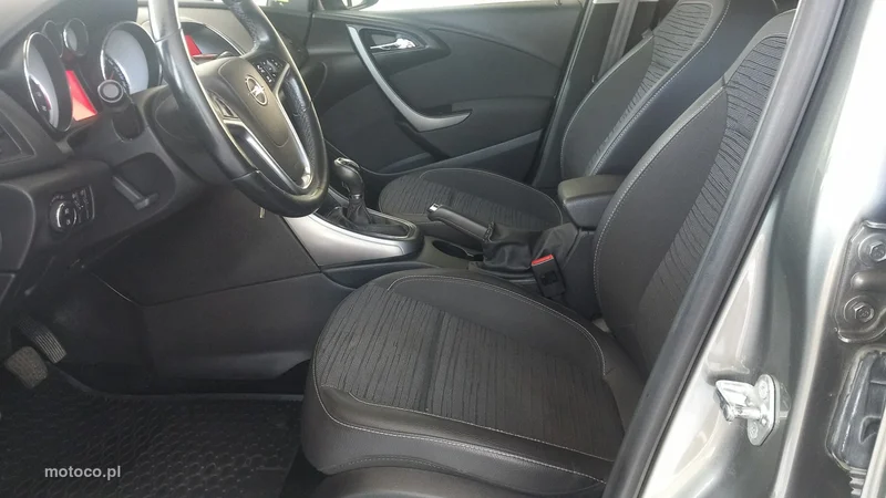 Opel Astra J 8