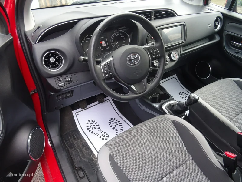 Toyota Yaris XP210 12