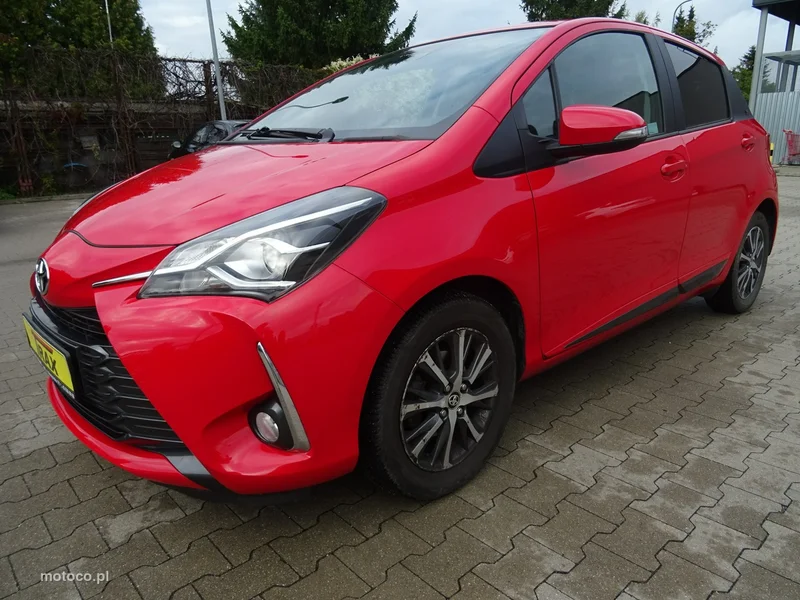 Toyota Yaris XP210 5