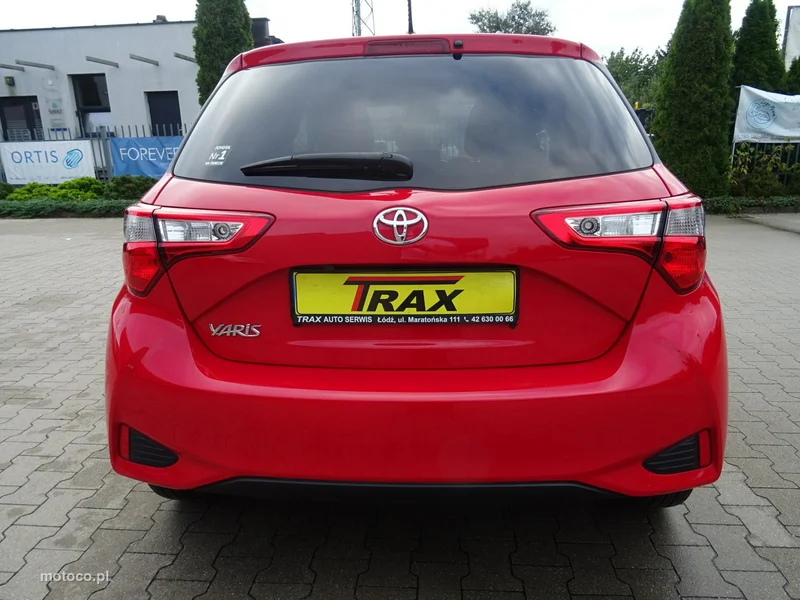 Toyota Yaris XP210 6