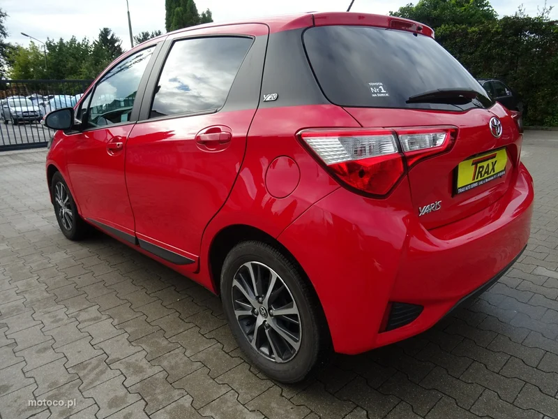 Toyota Yaris XP210 7