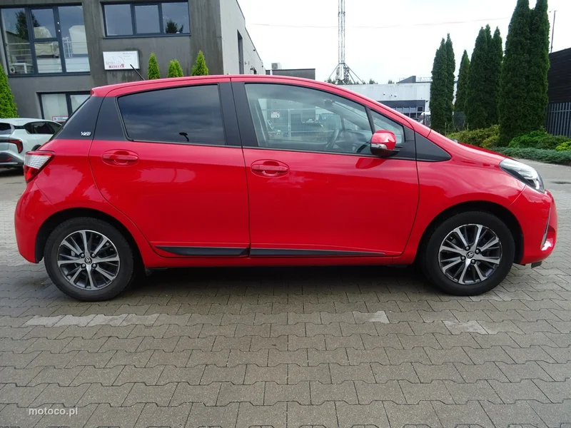Toyota Yaris XP210 8