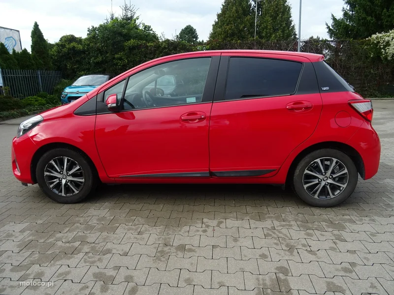 Toyota Yaris XP210 10