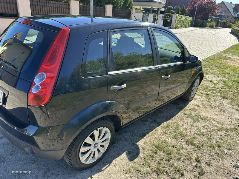 Ford Fiesta V 2