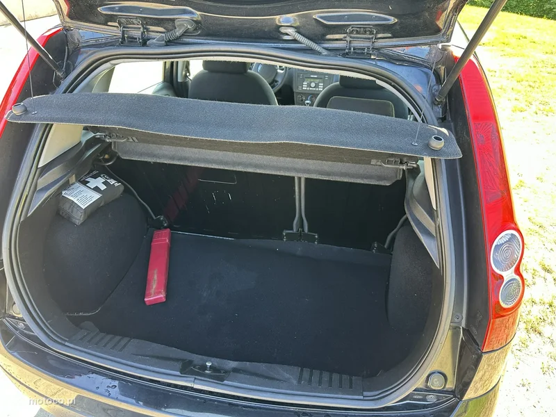Ford Fiesta V 12