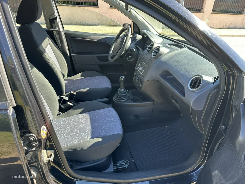 Ford Fiesta V 15