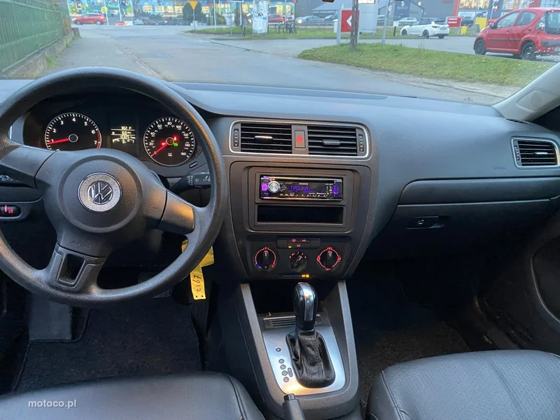 Volkswagen Jetta VI 11