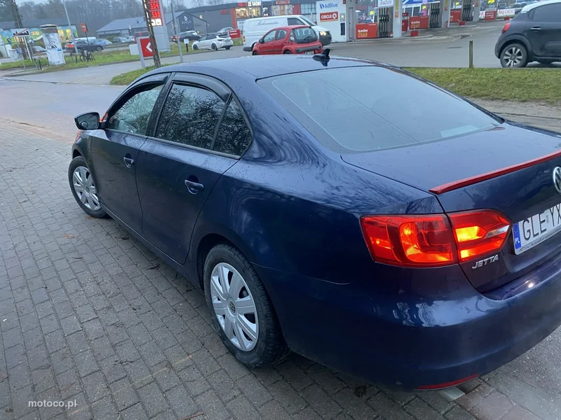Volkswagen Jetta VI 3