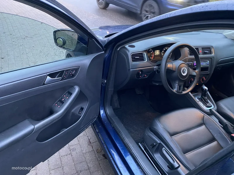 Volkswagen Jetta VI 8