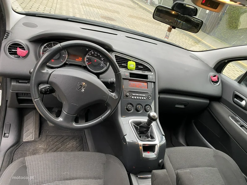 Peugeot 5008 8