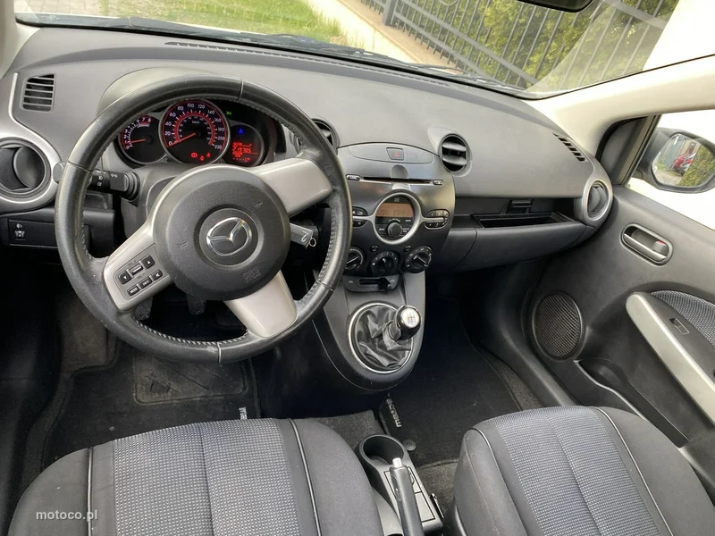 Mazda 2 13