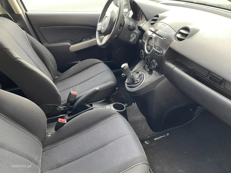 Mazda 2 18